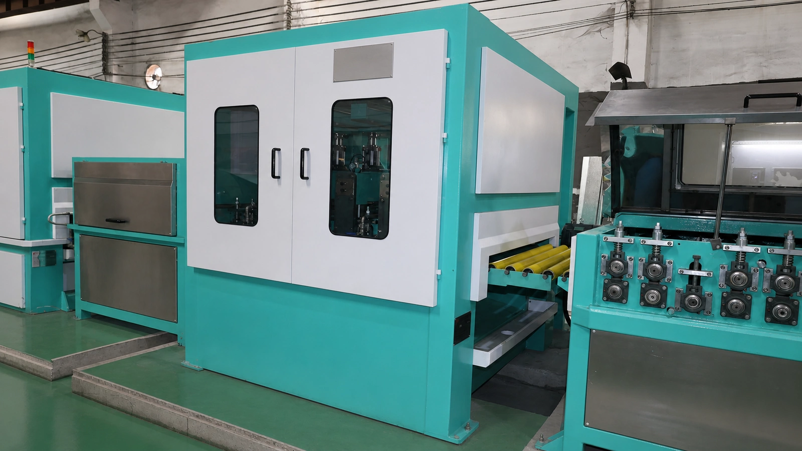 Enclosed hairline polishing machine section