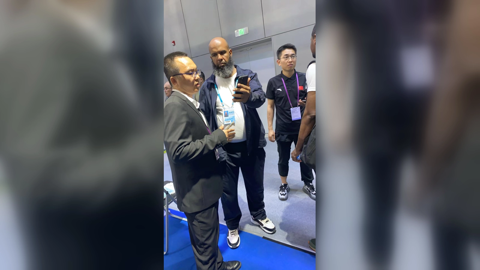 Business discussion at Canton Fair 2024