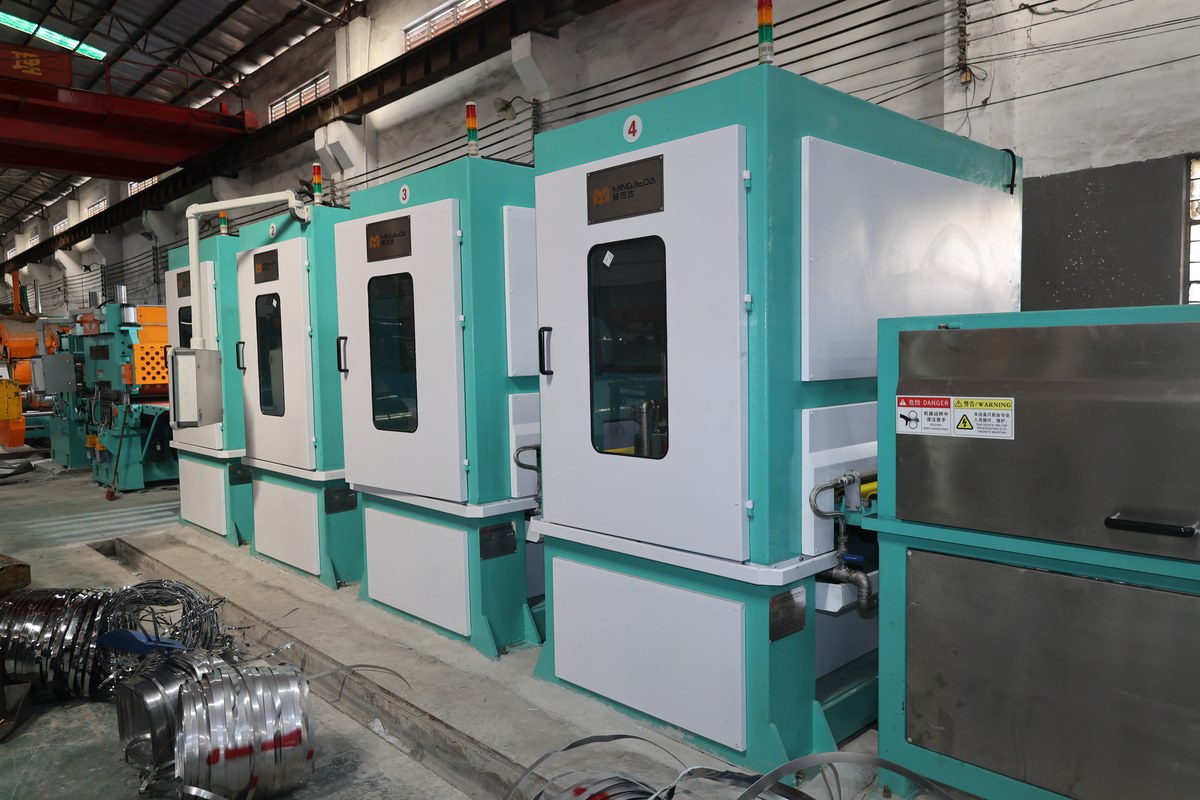 1300 mm Stainless Steel Coil-to-Coil No.4 & Hairline Polishing Line in Foshan