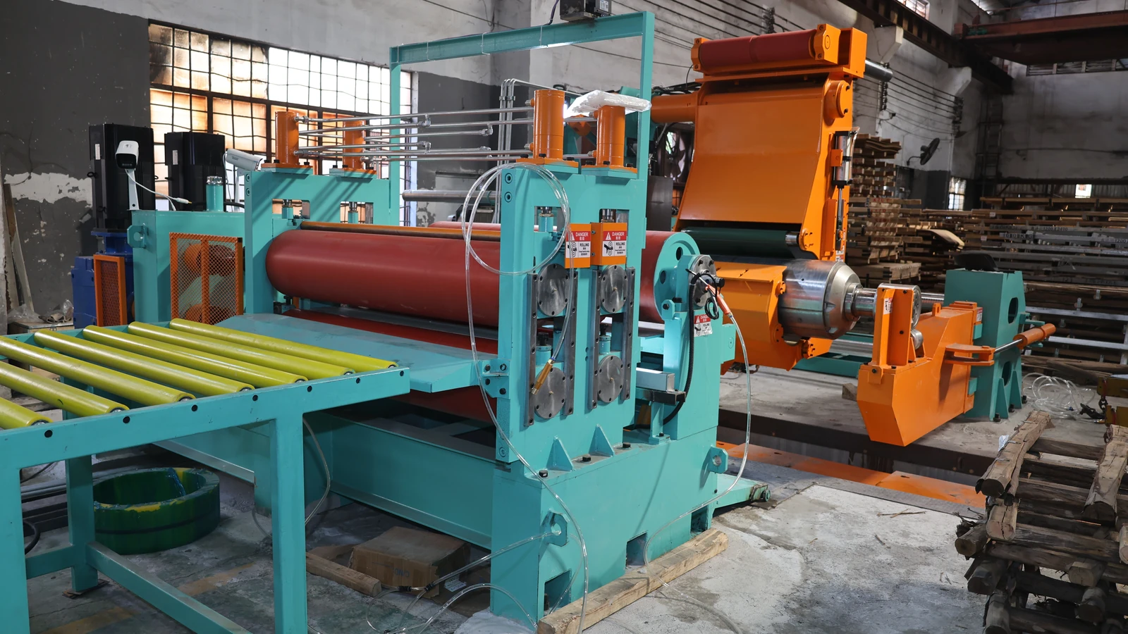 Coil handling and strip guiding section of the 1300 mm polishing line