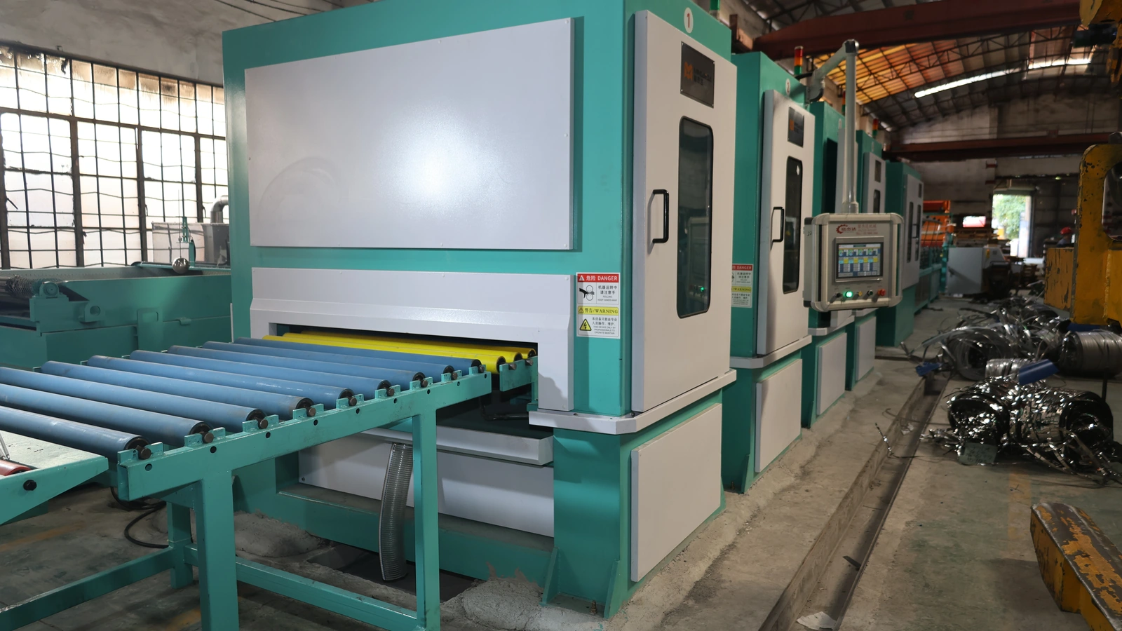 Industrial No.4 stainless steel polishing line with material handling rollers
